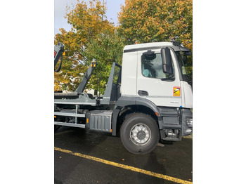 Xe tải chở thùng nhỏ MERCEDES-BENZ Actros 1835
