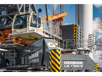 Cẩu bánh lốp LIEBHERR