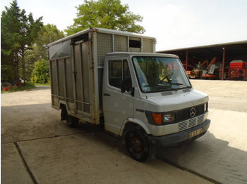 Xe tải chở gia súc MERCEDES-BENZ