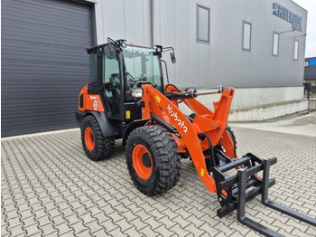 Máy xúc lật bánh lốp KUBOTA R090