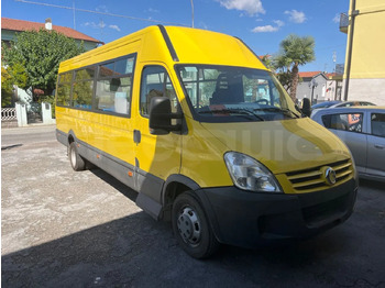 Xe buýt trường học IVECO Daily