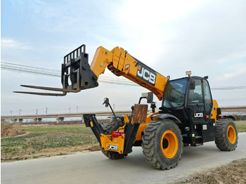 Xe nhấc hình viễn vọng kính JCB