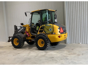 Máy xúc lật bánh lốp VOLVO L25