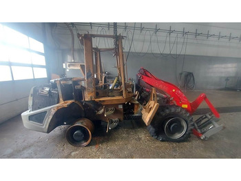 Máy xúc lật bánh lốp YANMAR