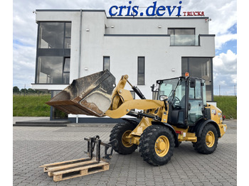 Máy xúc lật bánh lốp CATERPILLAR 906M