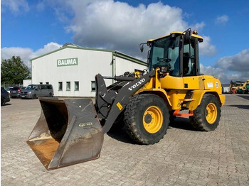 Máy xúc lật bánh lốp VOLVO L35G