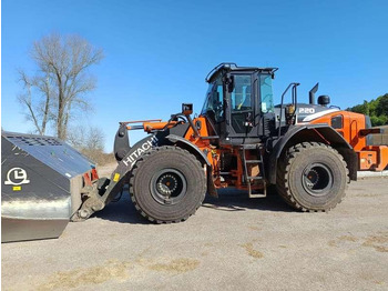 Máy xúc lật bánh lốp HITACHI ZW220