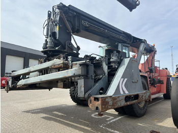 Xe tiếp cận xếp chồng KALMAR