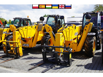 Máy xúc lật bánh lốp JCB