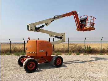 Xe nâng người nhiều khớp nối JLG