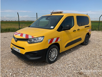 Xe bus mini TOYOTA Proace