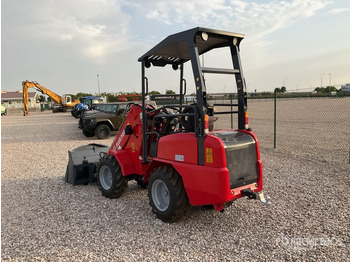 Máy xúc lật bánh lốp PLUS POWER