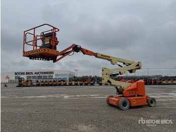 Xe nâng người nhiều khớp nối JLG