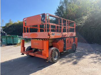 Máy nâng người hình kéo JLG