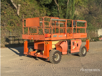 Máy nâng người hình kéo JLG