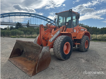 Máy xúc lật bánh lốp DOOSAN DL200