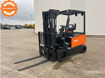 Xe nâng điện DOOSAN