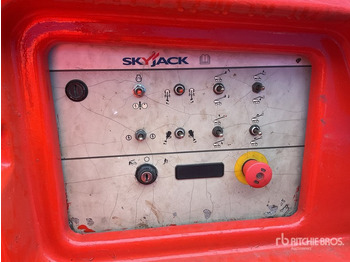 Xe nâng người hình viễn vọng kính SKYJACK