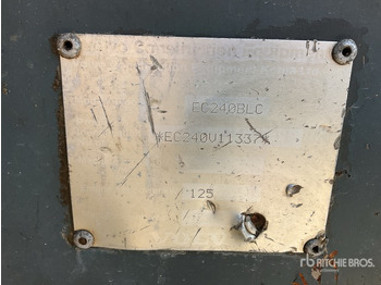 Máy xúc bánh xích VOLVO EC240BLC