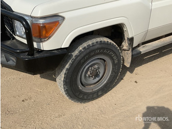 SUV 2021 Toyota Land Cruiser 76L 4x4 SUV: hình 5 SUV 2021 Toyota Land Cruiser 76L 4x4 SUV: hình 5