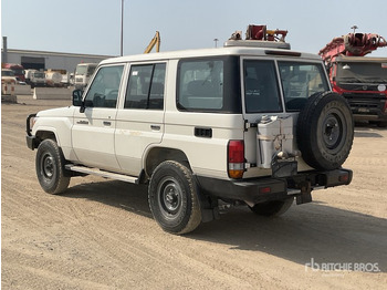 SUV 2021 Toyota Land Cruiser 76L 4x4 SUV: hình 3 SUV 2021 Toyota Land Cruiser 76L 4x4 SUV: hình 3