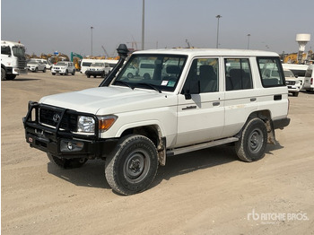 SUV 2021 Toyota Land Cruiser 76L 4x4 SUV: hình 2 SUV 2021 Toyota Land Cruiser 76L 4x4 SUV: hình 2