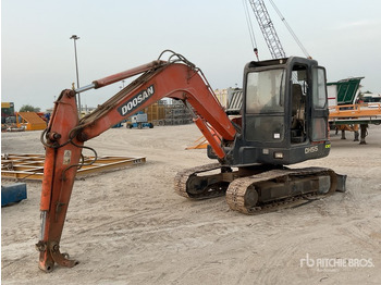 Máy xúc mini DOOSAN DH55