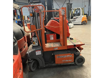 Máy nâng người thẳng đứng JLG