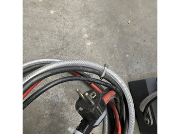 Phụ tùng cho Thiết bị xử lý vật liệu Hawker 24V/72A Lifetech TC1LT: hình 4 Phụ tùng cho Thiết bị xử lý vật liệu Hawker 24V/72A Lifetech TC1LT: hình 4