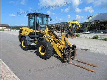 Máy xúc lật bánh lốp YANMAR