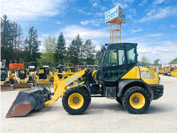 Máy xúc lật bánh lốp KOMATSU WA80