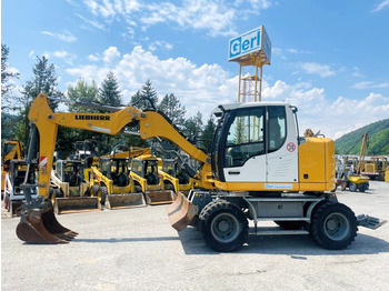 Máy xúc bánh lốp LIEBHERR A 910
