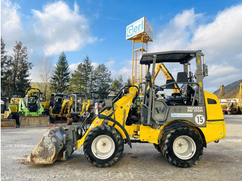 Máy xúc lật bánh lốp NEUSON