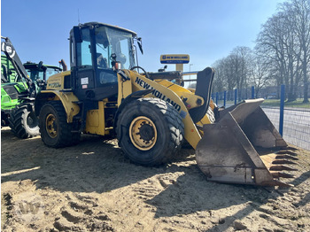 Máy xúc lật bánh lốp NEW HOLLAND