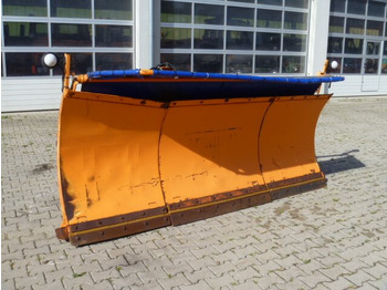 Cày tuyết UNIMOG
