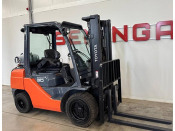 Xe nâng gas TOYOTA