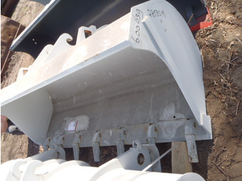 Gầu xúc lật CNH