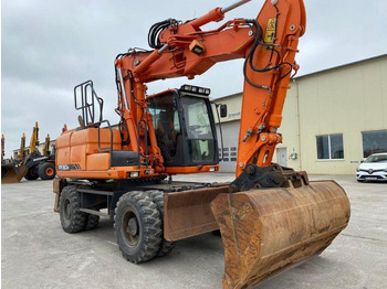 Máy xúc bánh lốp DOOSAN DX160