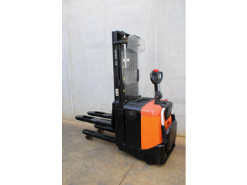 Máy xếp chồng BT