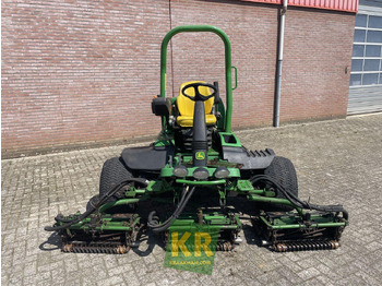 Máy cắt cỏ vườn JOHN DEERE 8700