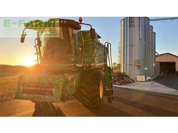 Máy gặt đập JOHN DEERE T550