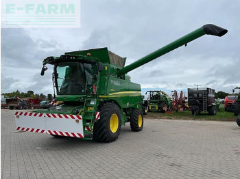Máy gặt đập JOHN DEERE T560