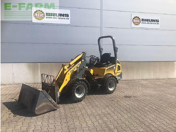 Máy xúc lật bánh lốp MANITOU