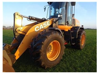 Máy xúc lật bánh lốp CASE