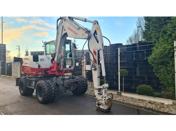 Máy xúc bánh lốp TAKEUCHI