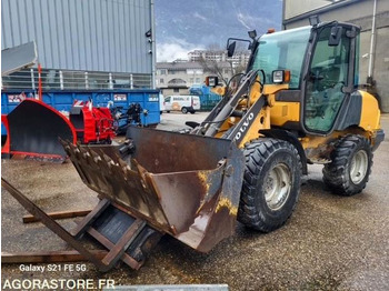 Máy xúc lật VOLVO L25B