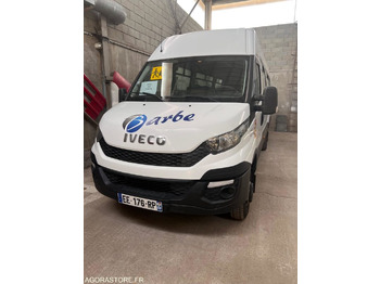 Xe buýt trường học IVECO Daily