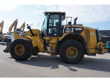 Máy xúc lật bánh lốp CATERPILLAR 950M