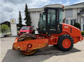 Máy đầm CATERPILLAR