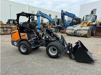 Máy xúc lật bánh lốp GIANT